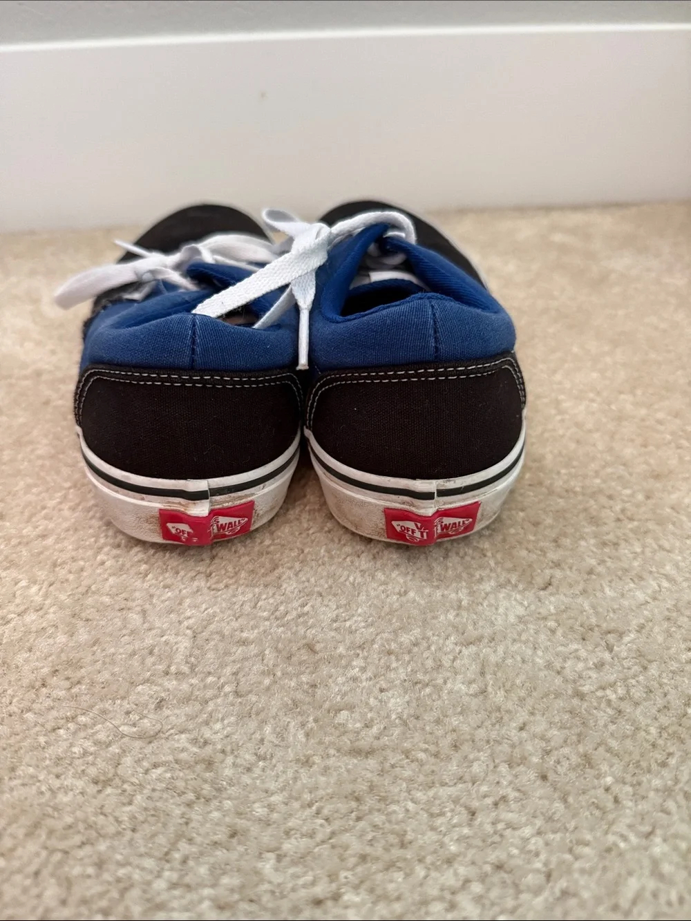 Vans Kids Low-Top Lace-Up Sneakers in Black and Blue boys size 6